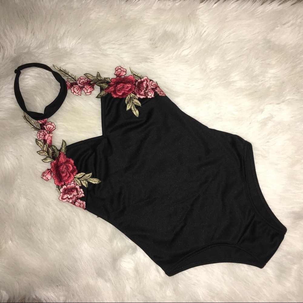 ๐บOnly 2 small Available๐บembroidered bodysuit - Picture 2 of 4