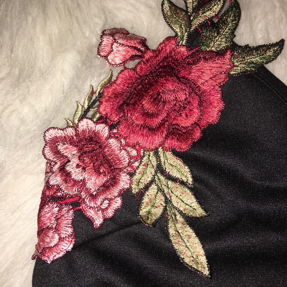 ๐บOnly 2 small Available๐บembroidered bodysuit - Picture 4 of 4