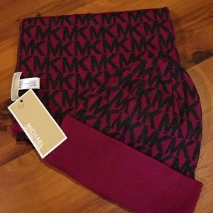 Michael Kors Beanie/Scarf set
