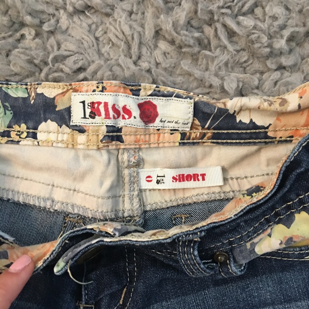 Shorts - Picture 2 of 3