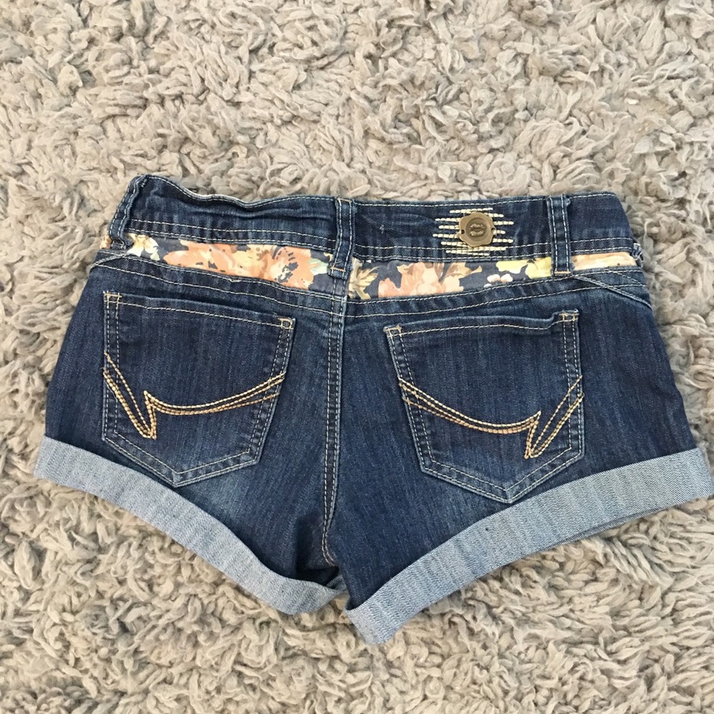 Shorts - Picture 3 of 3