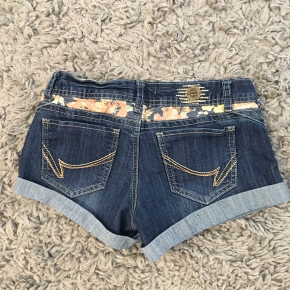 Shorts - Picture 3 of 3