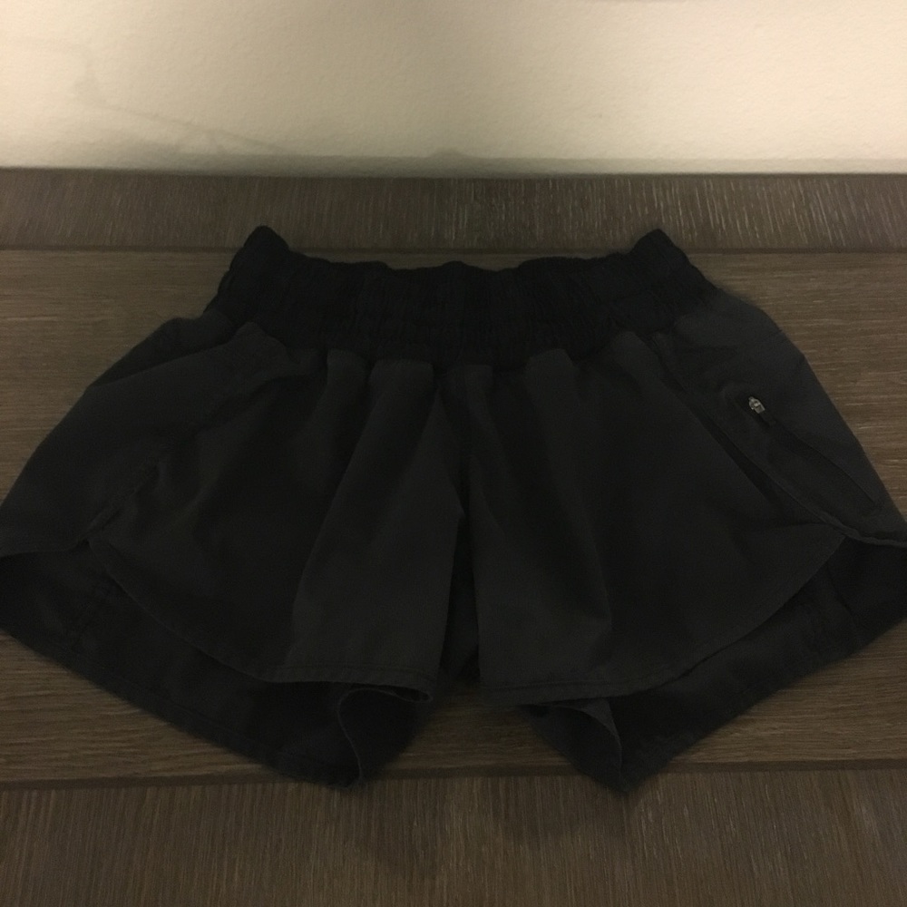 Lululemon black tracker shorts