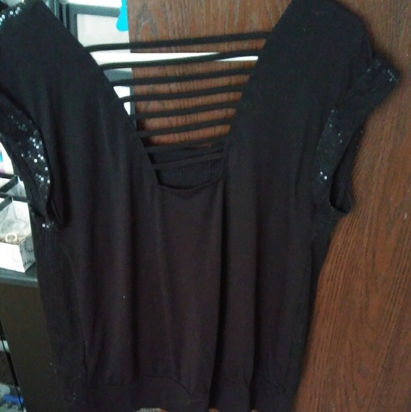 CUTE TOP... - Picture 2 of 2