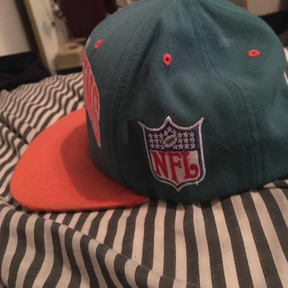 Football hat - Picture 3 of 3