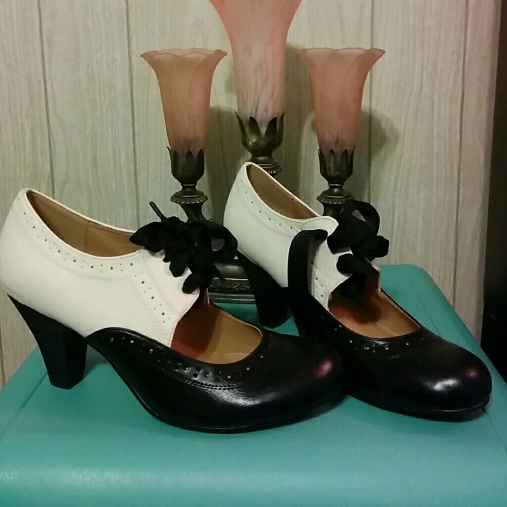Chelsea Crew heels 8