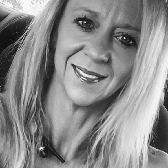 Meet your Posher, Stephanie - Picture 5 of 8