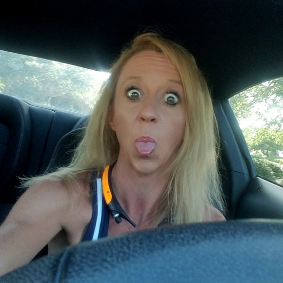 Meet your Posher, Stephanie - Picture 7 of 8