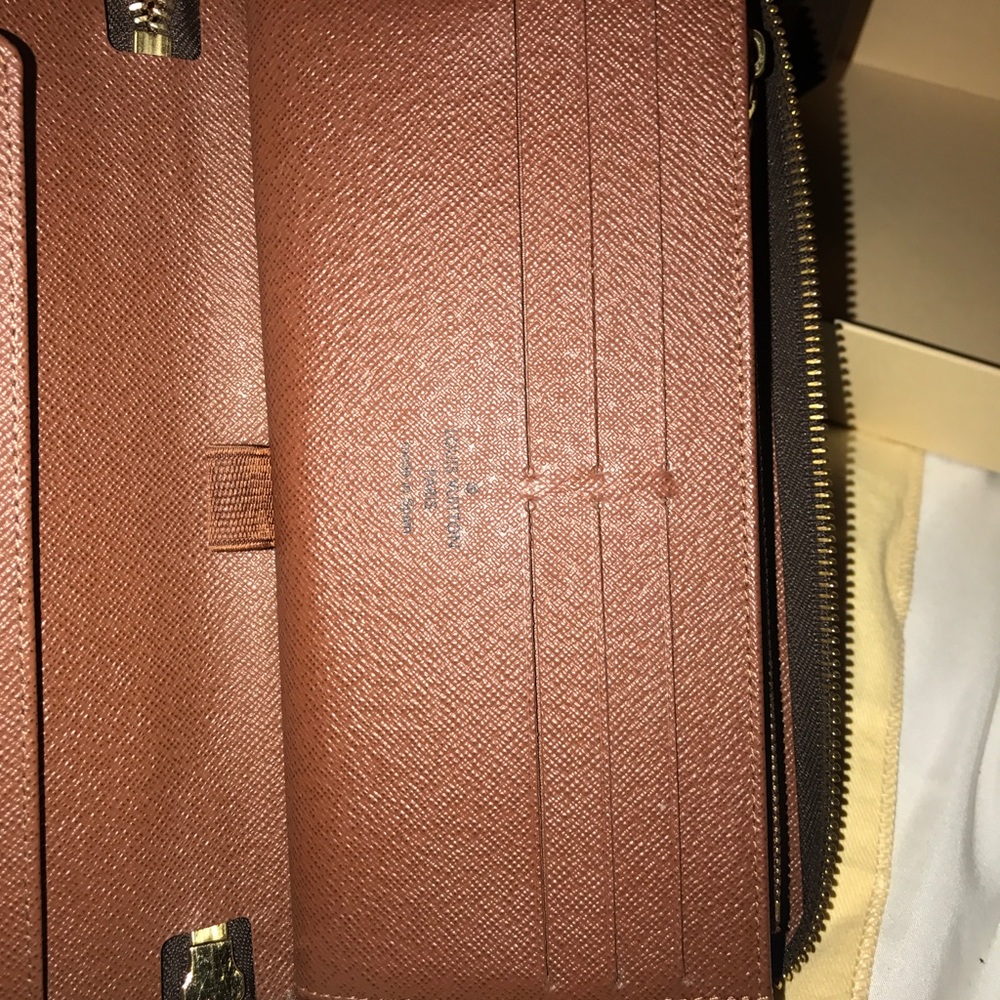 - SOLD- Louis Vuitton Wallet - Picture 7 of 8