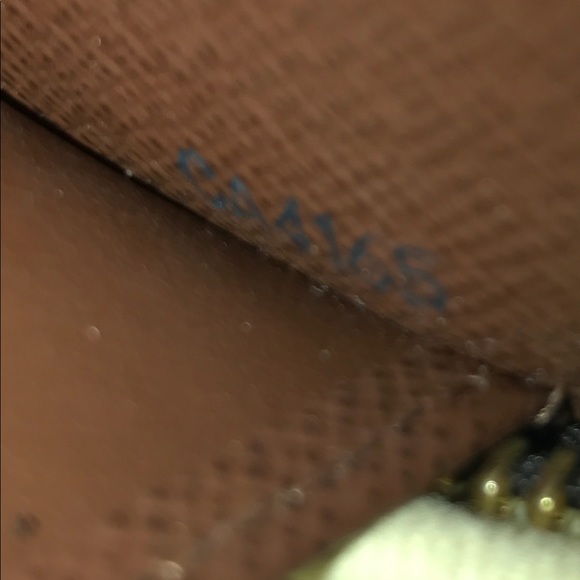 - SOLD- Louis Vuitton Wallet - Picture 4 of 8