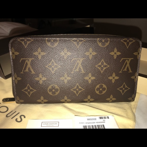 - SOLD- Louis Vuitton Wallet - Picture 3 of 8