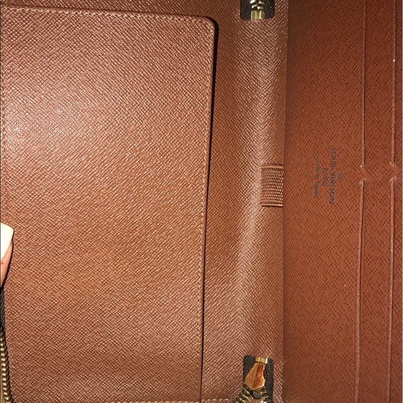 - SOLD- Louis Vuitton Wallet - Picture 5 of 8