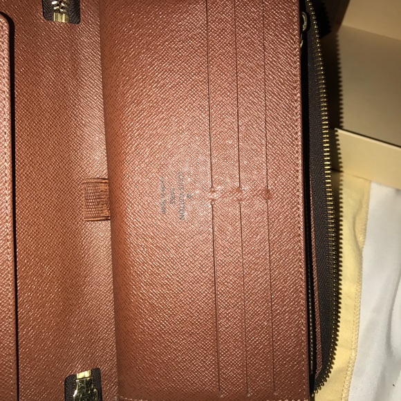 - SOLD- Louis Vuitton Wallet - Picture 7 of 8