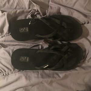 *TAGS ON* TEVA SANDALS Womens sz 9 (runs small)