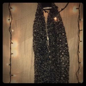 Steve Madden Chunky Knit Infinity Scarf B&W