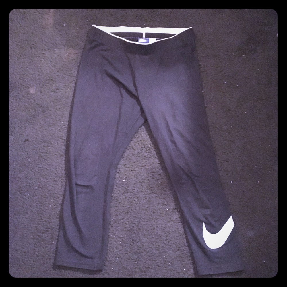 🆕Lightly worn Nike Capri leggings