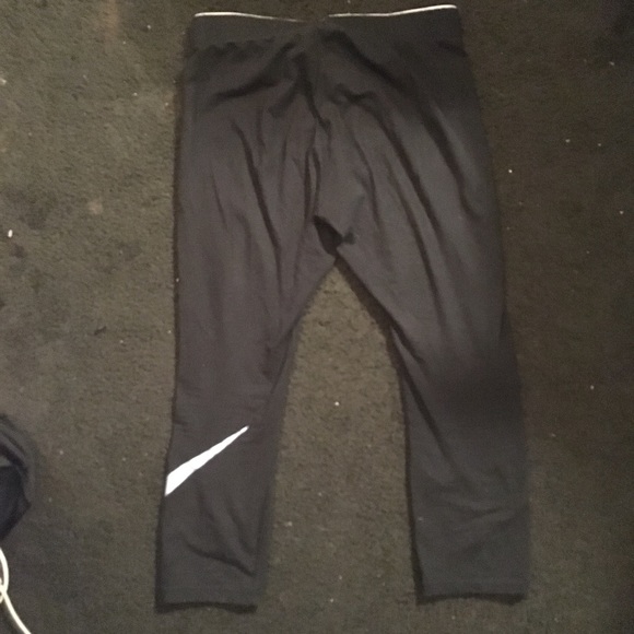 🆕Lightly worn Nike Capri leggings - Picture 3 of 4