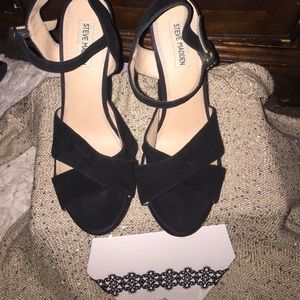Steve Madden wedge very cute🖤