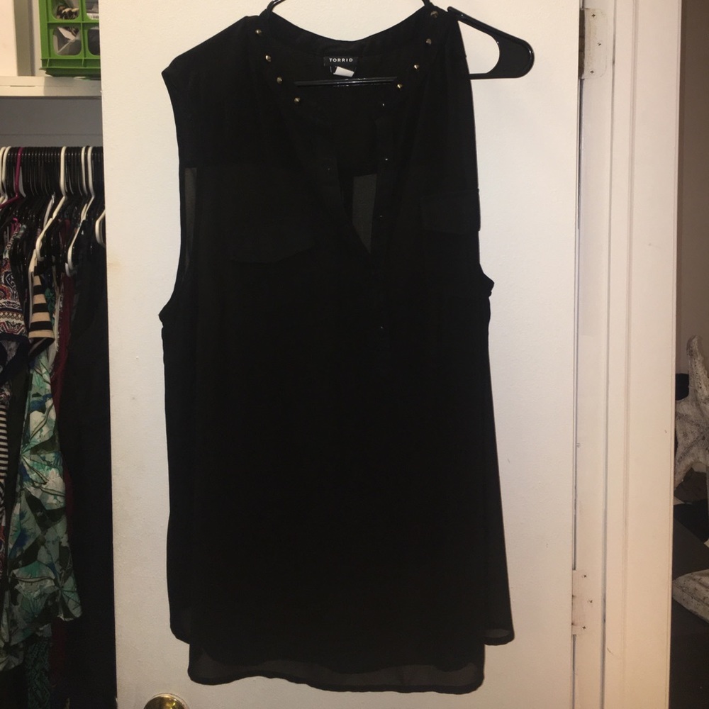 Black sassy Torrid tank