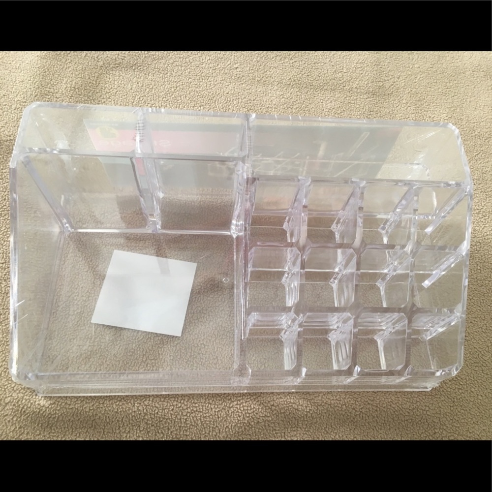 Cosmetics organizer, 12 lipsticks, brushes! 😀🎉