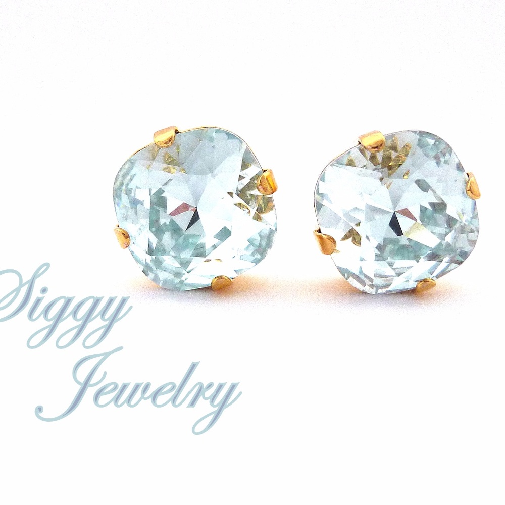 Light Azore Earrings Made With Swarovski Crystals - Picture 5 of 7