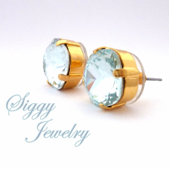 Light Azore Earrings Made With Swarovski Crystals - Picture 4 of 7