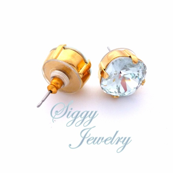 Light Azore Earrings Made With Swarovski Crystals - Picture 3 of 7