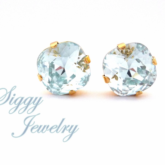 Light Azore Earrings Made With Swarovski Crystals - Picture 5 of 7