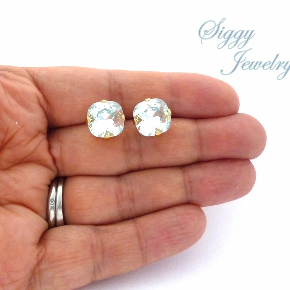 Light Azore Earrings Made With Swarovski Crystals - Picture 7 of 7