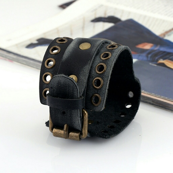 Leather Belt Fashion Watch - Picture 3 of 4