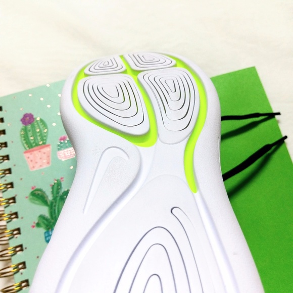 💠NEW💠 Nike Run Easy Neon Pink - Picture 8 of 8