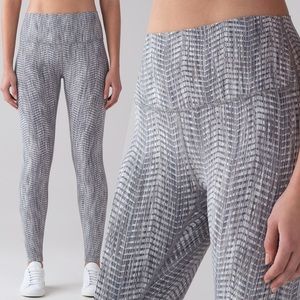 NWT Lululemon Wunder Under arrow jacquard silver
