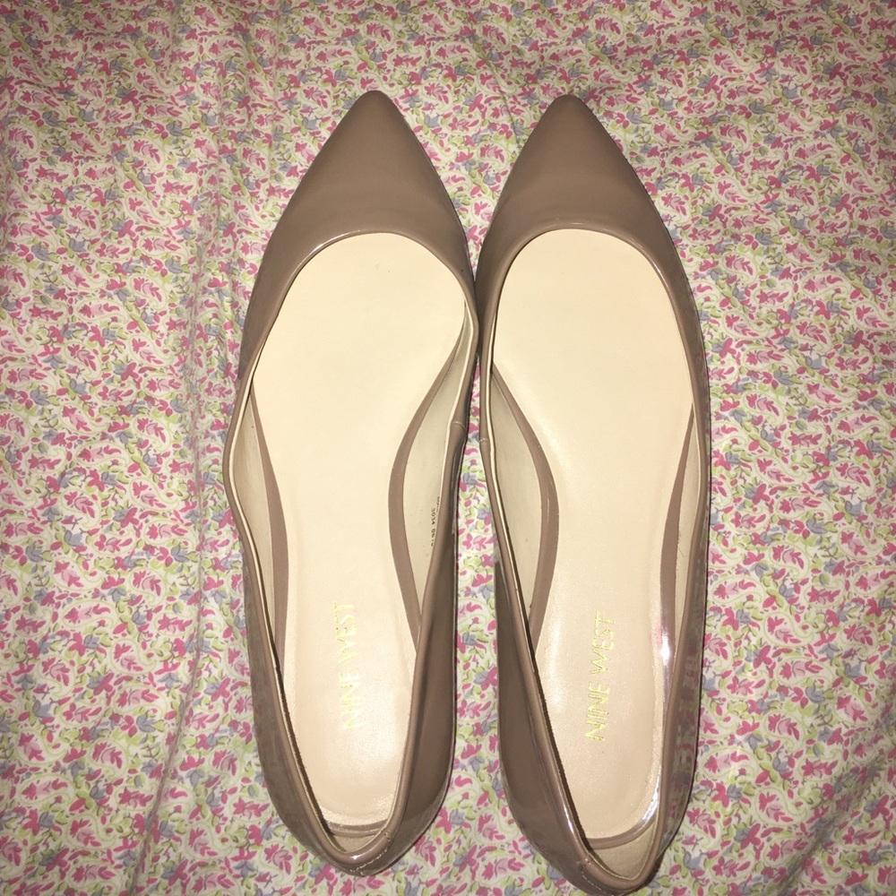 Tan ballet flats.
