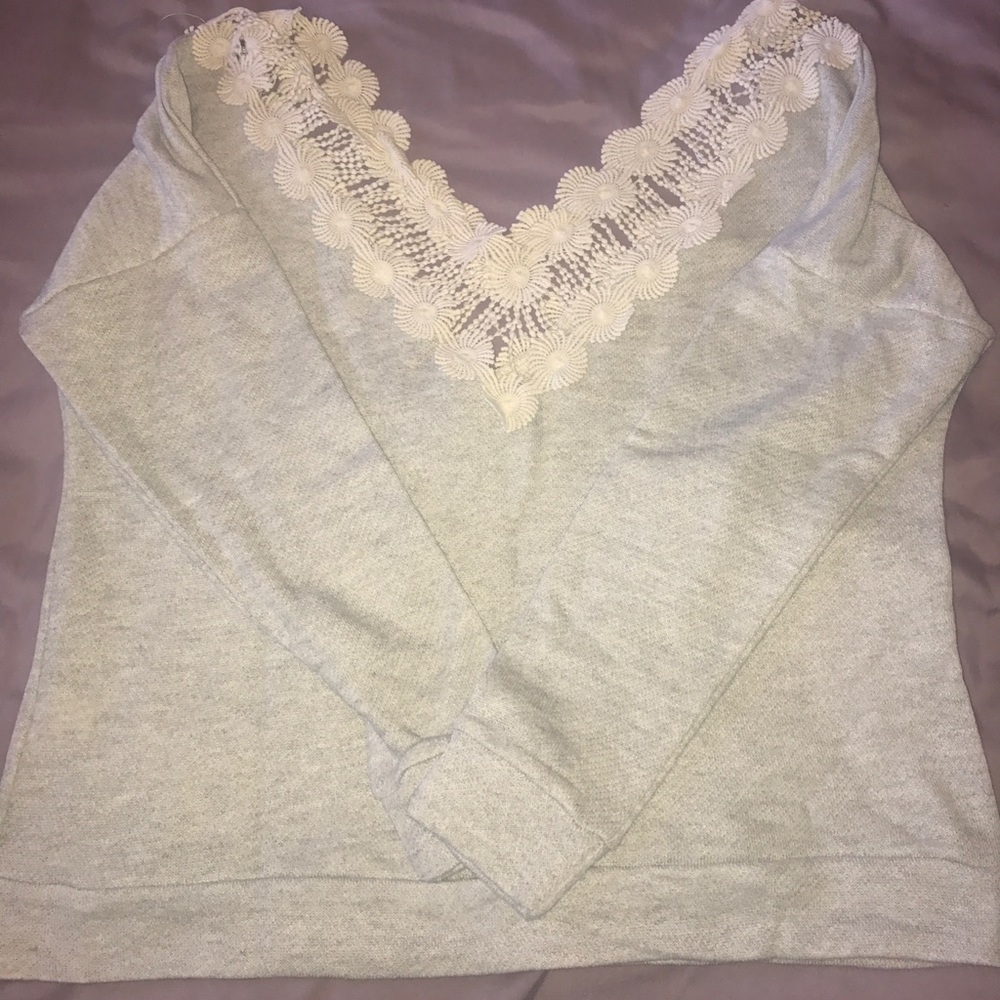 Sweatshirt with scalloped lace detail