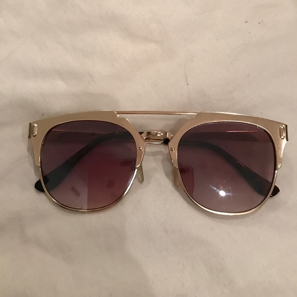 Gold Frame sunglasses