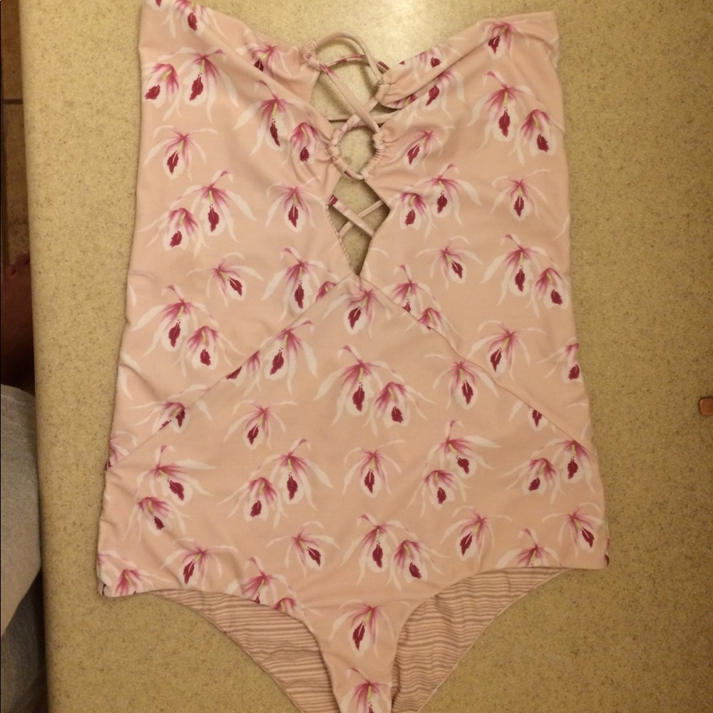 Acacia Bronx One Piece
