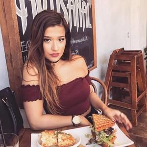 Meet your Posher, Aly