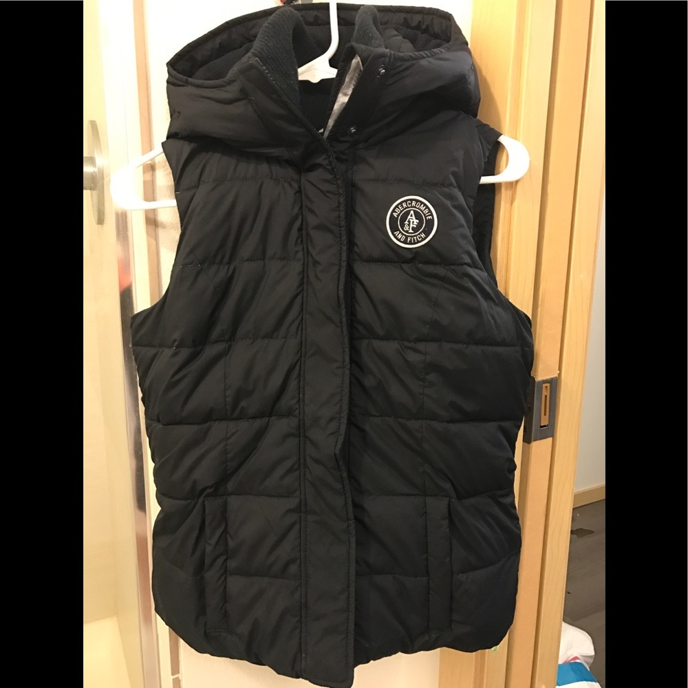 Abercrombie puffer vest (size s)
