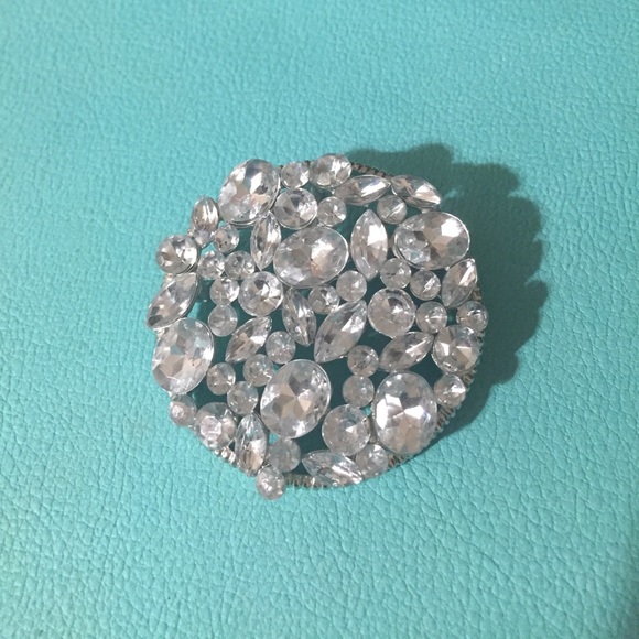Jewelry - Beautiful Rhinestone Brooch can also wear on chain