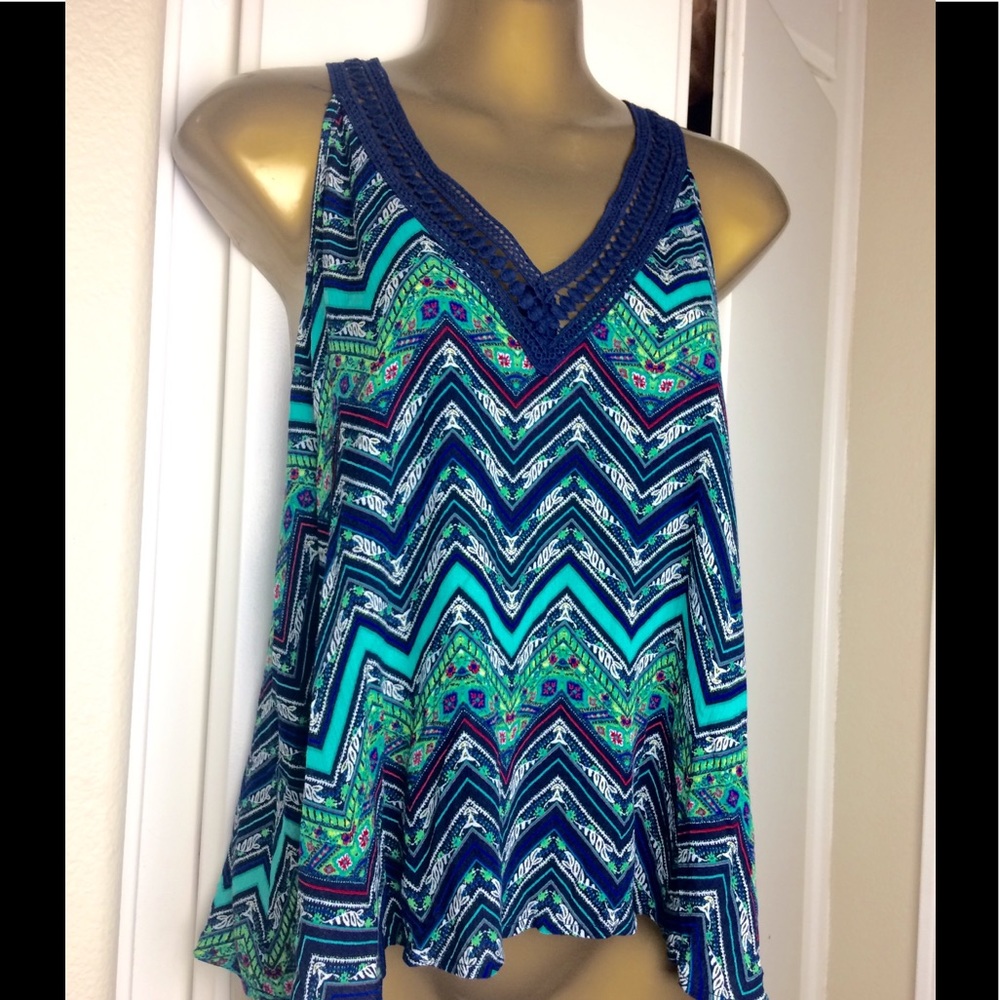 Blue design patttern top