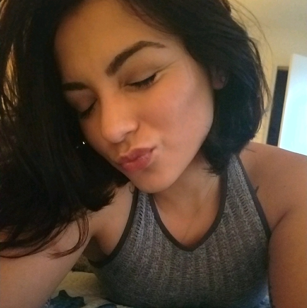 Meet your Posher, Kayla