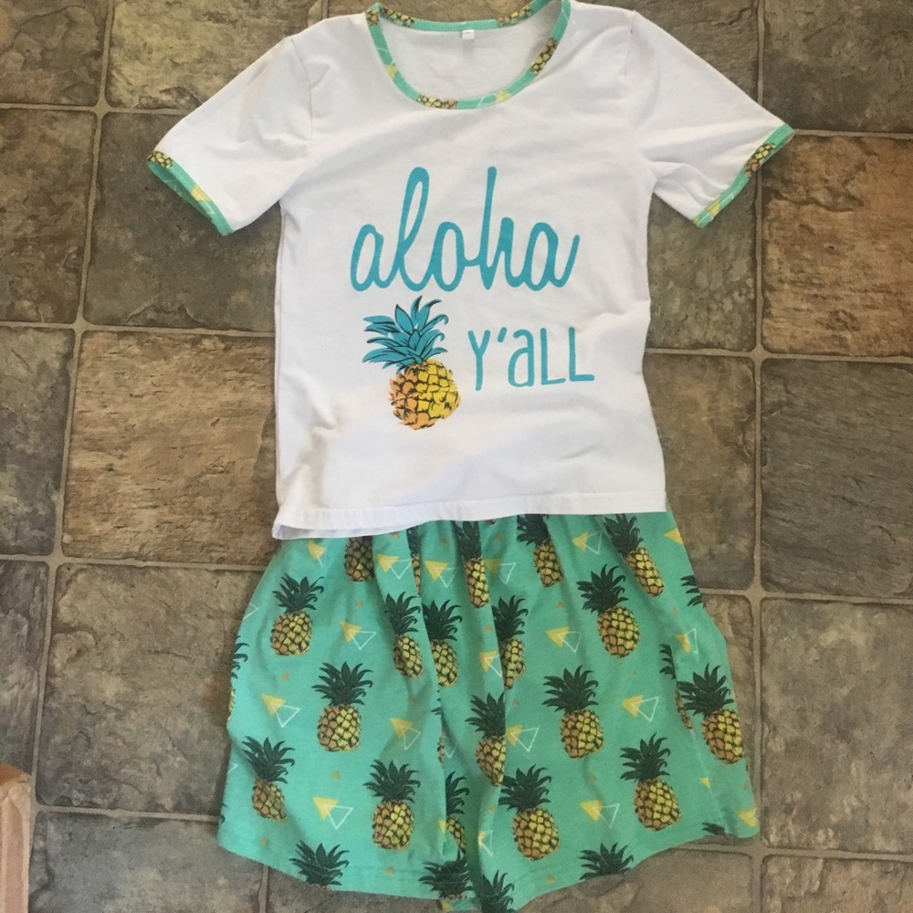 Girls Alhoa ya'll skirt and shirt set. Size 6.