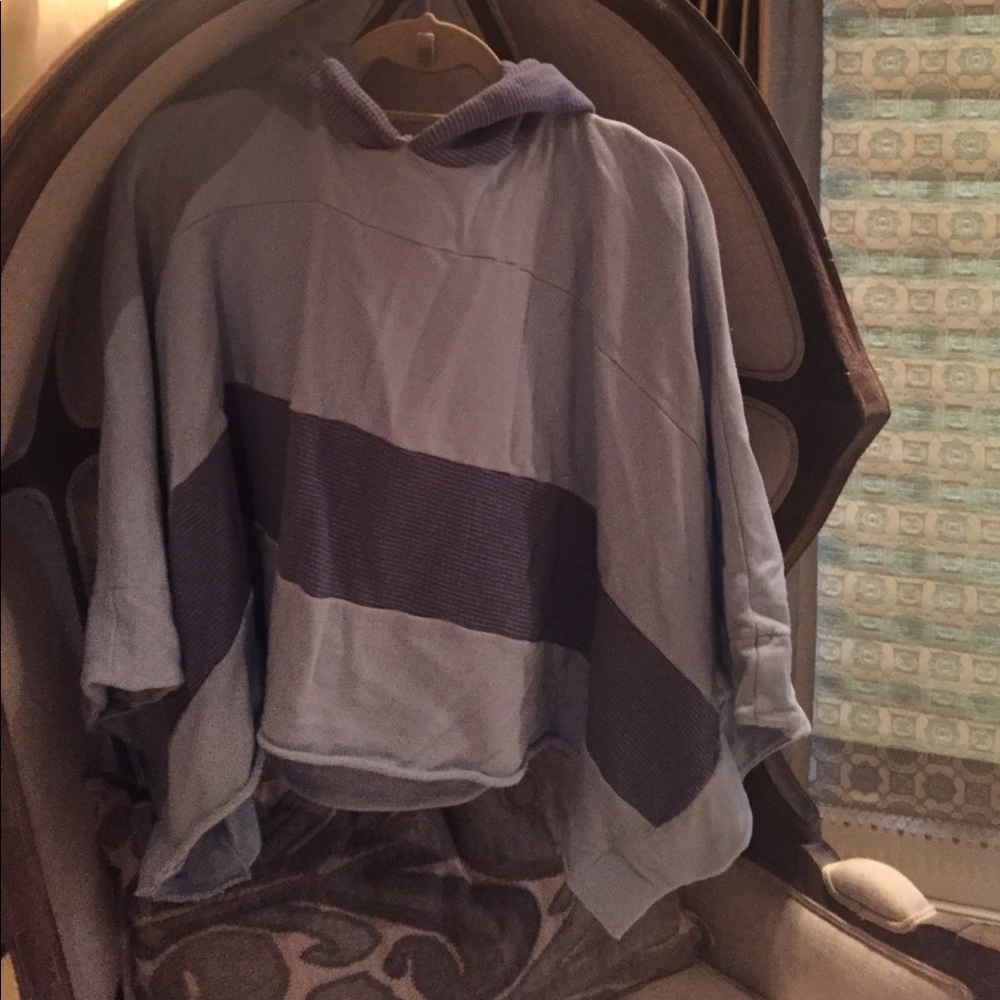 Free people swearshirt/shawl