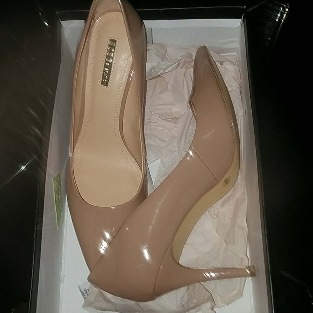 BCBGENERATION
LEVONNE PUMP