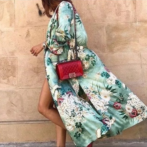 Foxy 5 🌟Fave! Green Floral Satin Kimono Robe - Picture 2 of 7