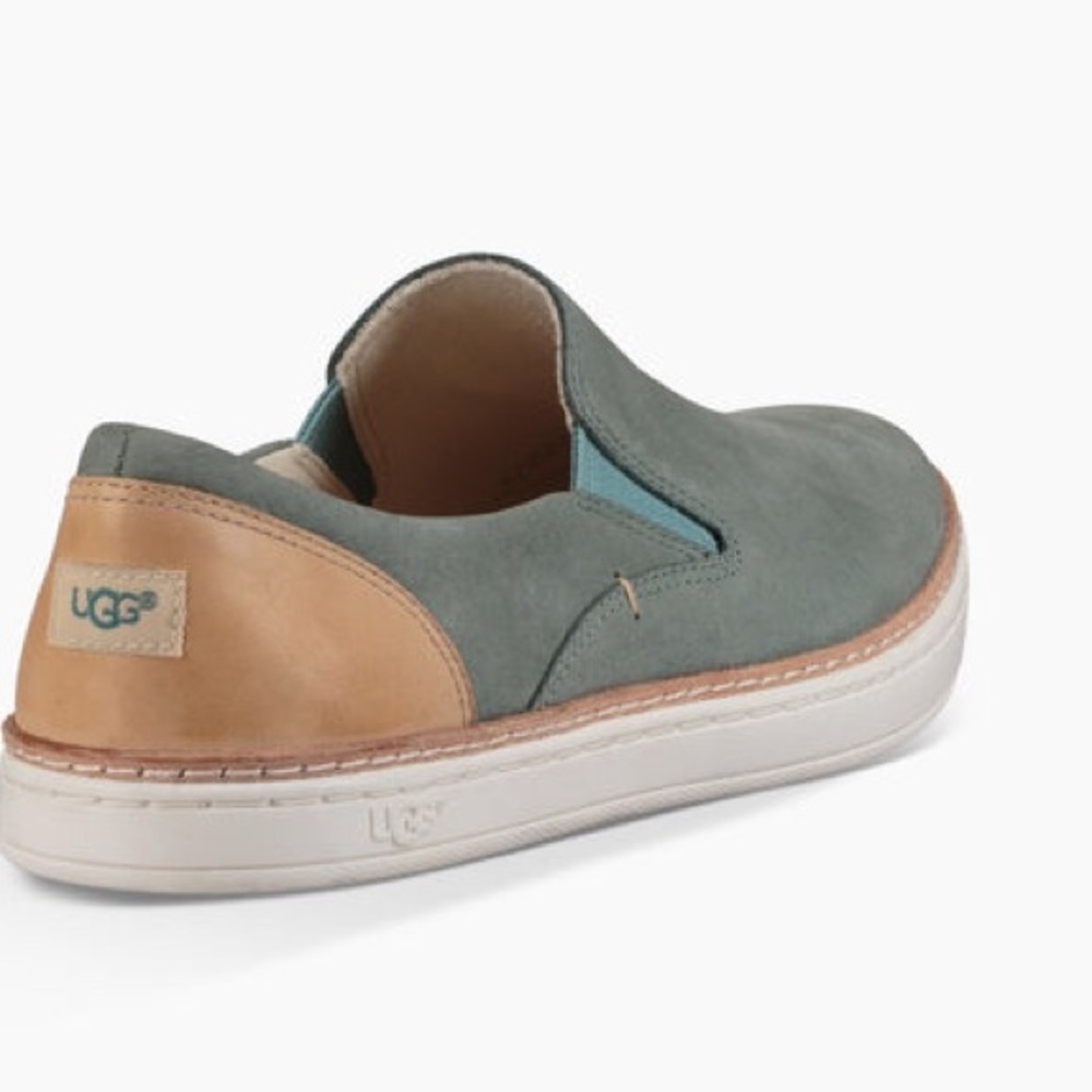 NIB ! UGG Australia Adley Slip-On - Picture 2 of 6