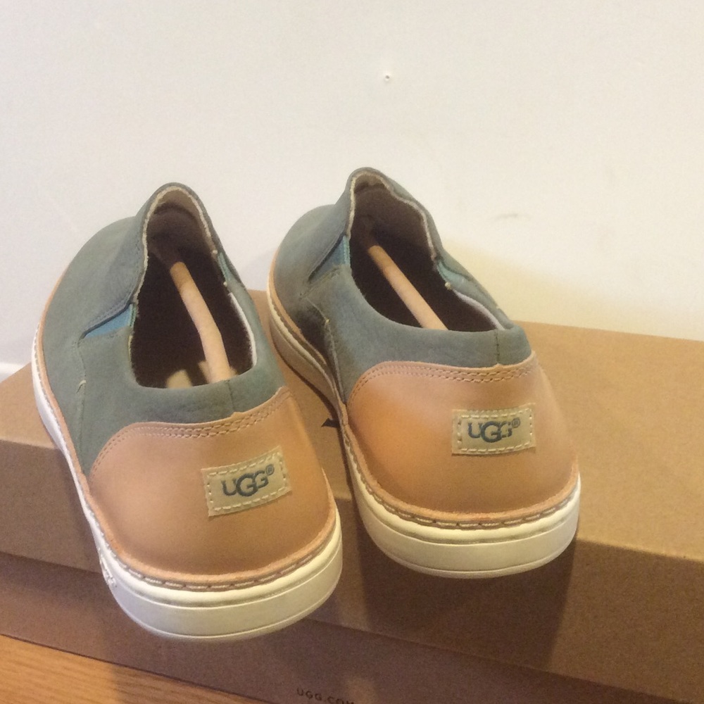 NIB ! UGG Australia Adley Slip-On - Picture 5 of 6