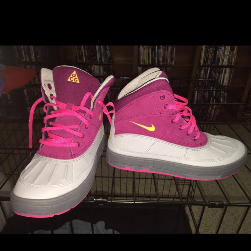 Women's Nike boots