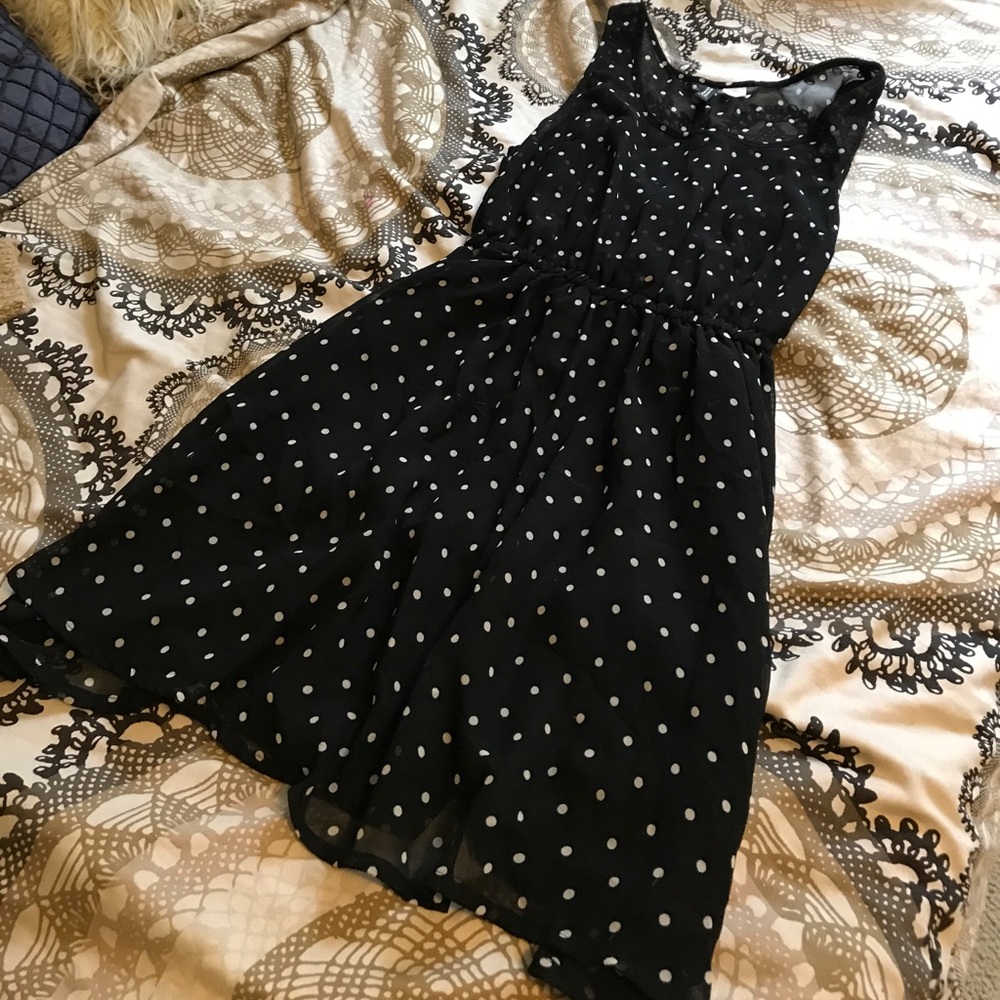 Polka dot dress (black and white)