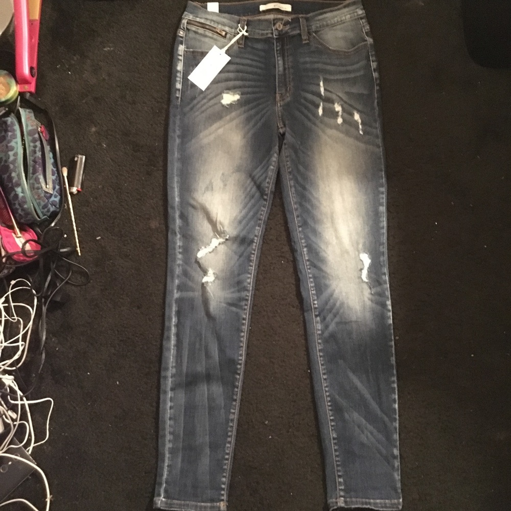 🆕BNWT Pair of KanCan skinny jeans